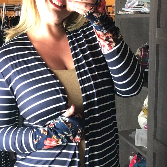 Last 2!! S-M Striped Cardigan with floral contrast - Picture 4 of 5